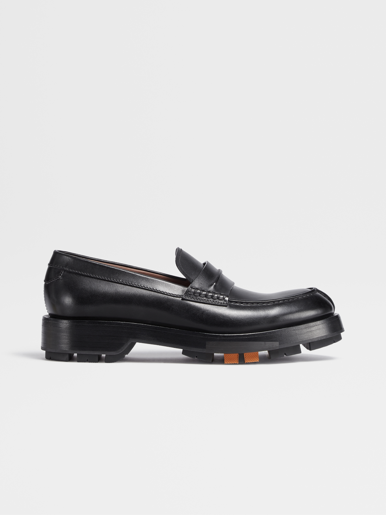 Mocasines Udine negros en Piel Cepillada